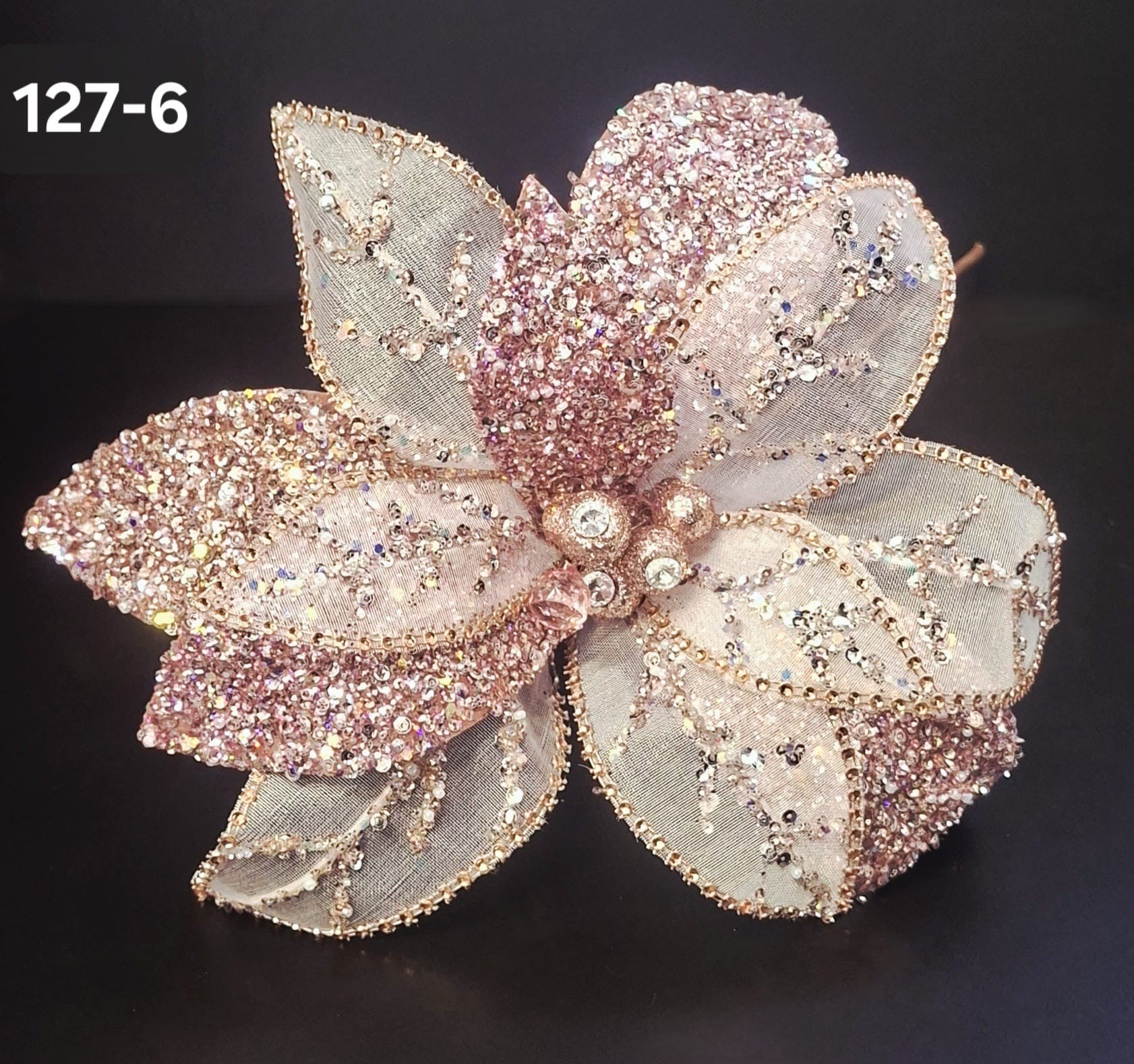 Floare decorativă de Crăciun roz pudrat cu paiete și cristale – Ø 35cm, tijă 50cm